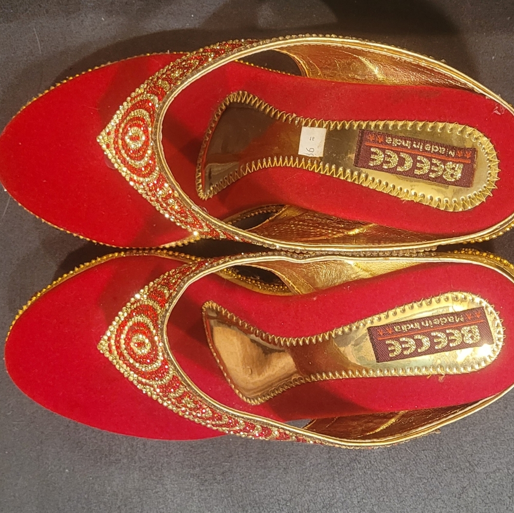Women  .New shoes, red , Bee Cee size 5.5